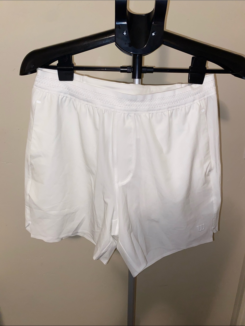 NWOT WILSON WHITE BERMUDA ATHLETIC SHORTS SIZE SMALL